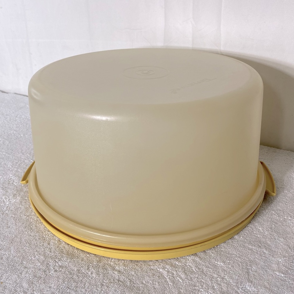 Vintage Tupperware Round Harvest Gold Cake Carrier Cake Taker Cake Keeper